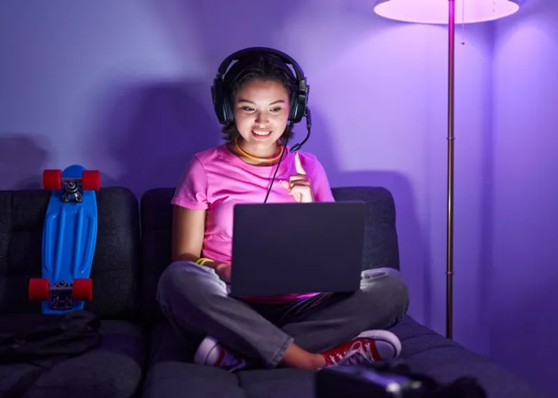 Pros and Cons of Connecting Through Technology and Gaming